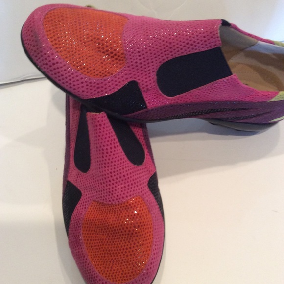 Women’s Sport Shoes - Picture 2 of 6